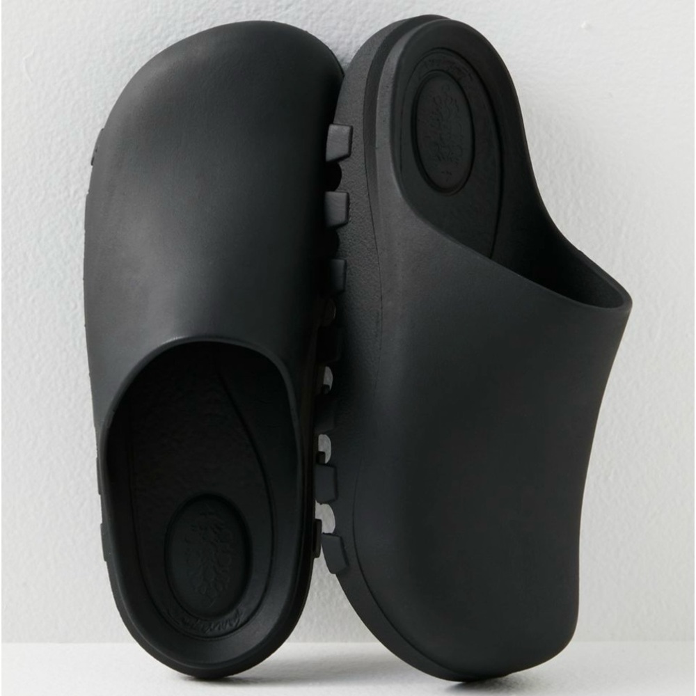 EUC FP MOVEMENT BY FREE PEOPLE HALFTIME SLIP ONS